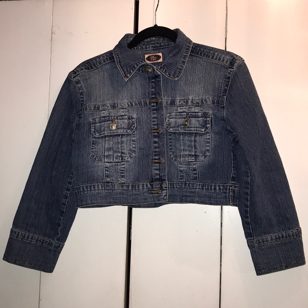 Mid rise denim jacket!